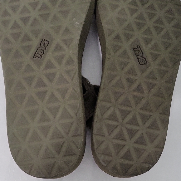 Teva  Unisex Green Olive Color Sandals Size 11 - Picture 8 of 15